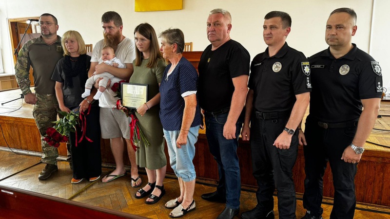 Родина загиблого на війні поліцейського з Волині отримала президентську відзнаку