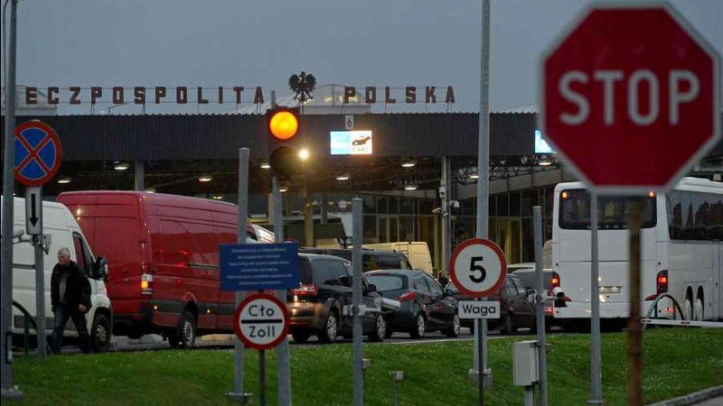 Україна і Польща домовились про розвантаження пункту пропуску, де страйкують польські водії