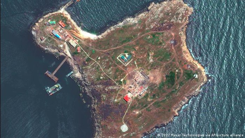 Рашисти суттєво пошкодили ракетами причал на острові Зміїний