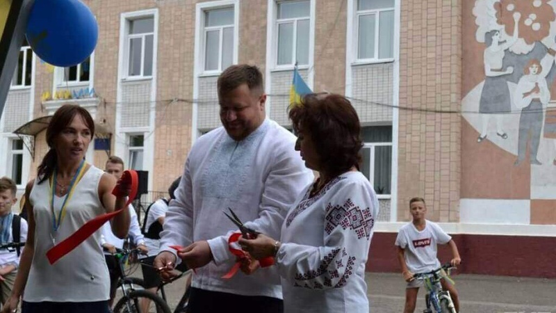 Мешканці Нововолинська висміяли Карпуса за відкриття велостоянки
