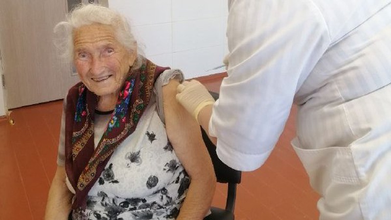 На Волині від коронавірусу вакцинувалася 91-річна жінка