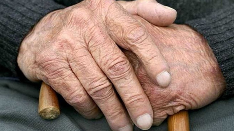 У Луцьку на зупинці пограбували 73-річного пенсіонера