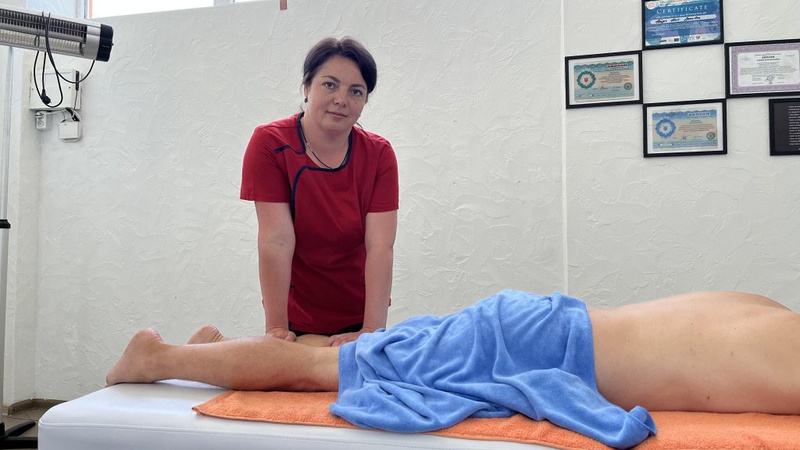 Волинянка масажем допомагає людям подолати навіть задавнений біль