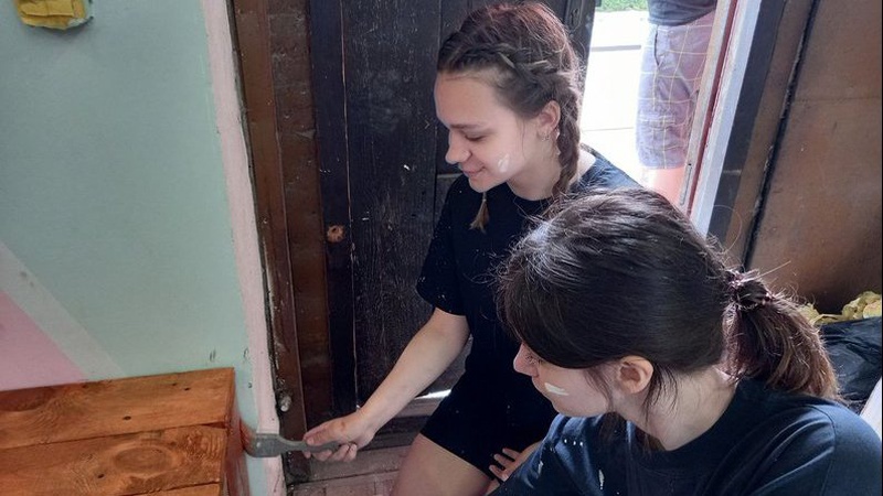 У Маневичах молодь з різних регіонів України ремонтувала приміщення