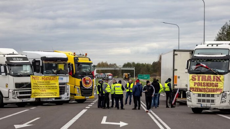 Блокада на кордоні: уряд Польщі зробив нову заяву