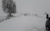 У селі на Волині діти грузнуть у снігу, йдучи до школи
