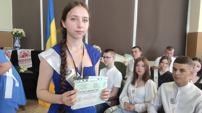 Випускниця з Маріуполя отримала «золоту» медаль у Луцьку