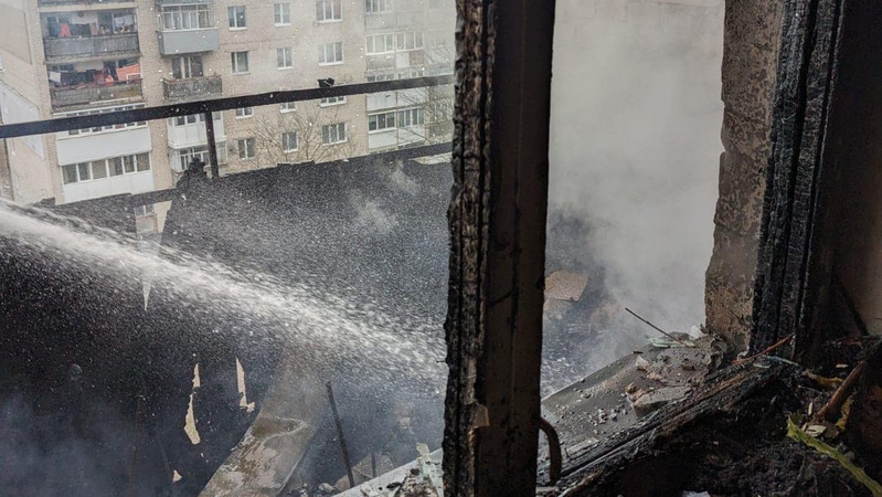 Пожежа в Луцьку: згорів балкон у дев’ятиповерхівці, господаря госпіталізували