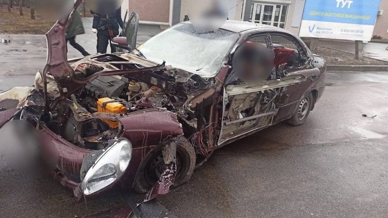 Російські окупанти розстріляли автомобіль з пенсіонерами