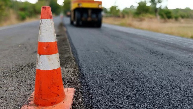 Біля Дольська ремонтують дорогу за понад 100 мільйонів гривень