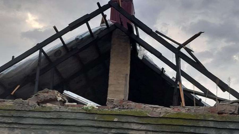 Негода наробила лиха:  в селі біля Луцька удар блискавки зруйнував будинок