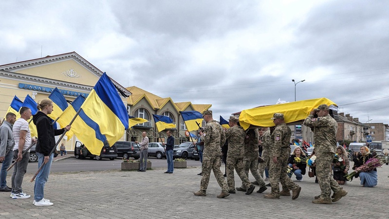 У громаді на Волині попрощалися з Героєм Юрієм Семенюком