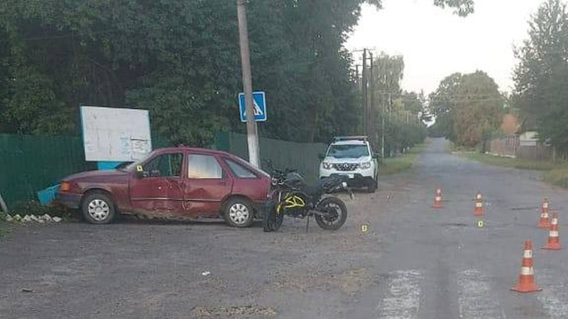 На Волині мотоцикл зіткнувся з легковик ом. ФОТО