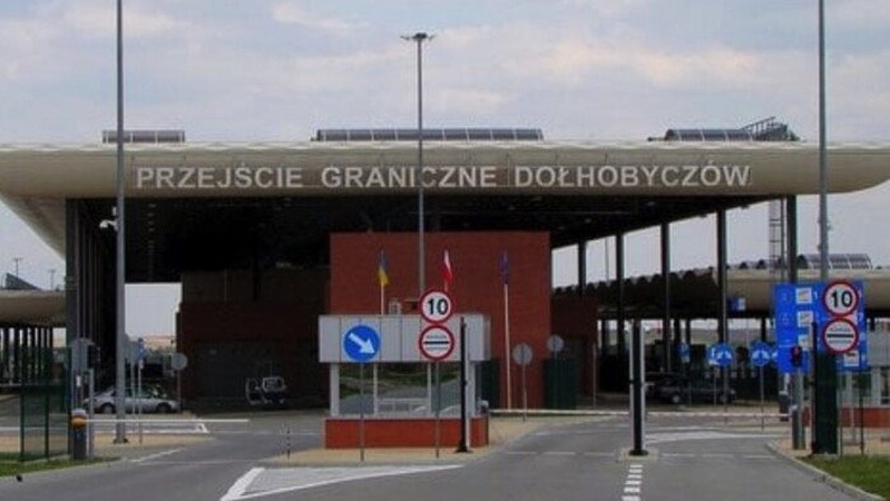 Польща призупиняє роботу одного з пунктів пропуску на кордоні з Україною
