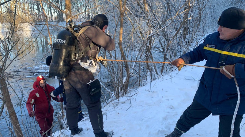 У Луцьку рятувальники-водолази на річці Стир шукали зниклого хлопця. ФОТО