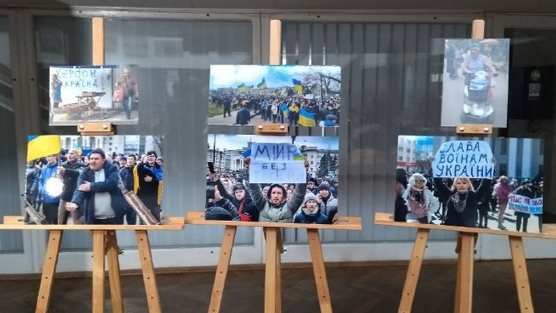 Херсонець у Луцьку показав фото, які зробив під час окупації міста
