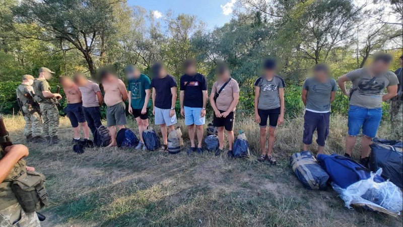 Покарати втікачів: чи будуть санкції проти чоловіків, що виїхали з України?
