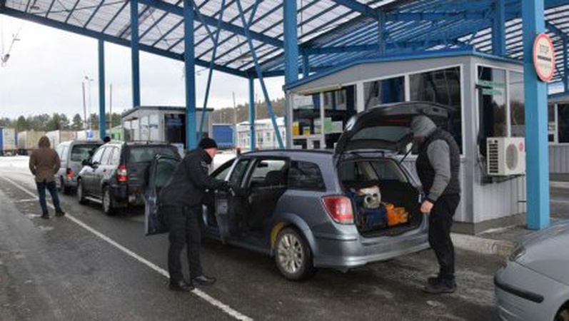 На кордонах України в чергах стоять сотні авто: чи є затори на виїзд з Волині