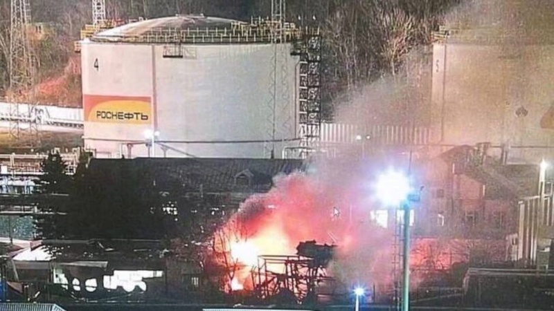 На росії знову бавовна: лунали вибухи на території нафтобази. ФОТО, ВІДЕО