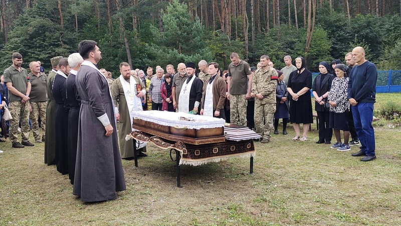 Волиняни попрощалися із загиблим 45-річним Героєм Михайлом Драбиком