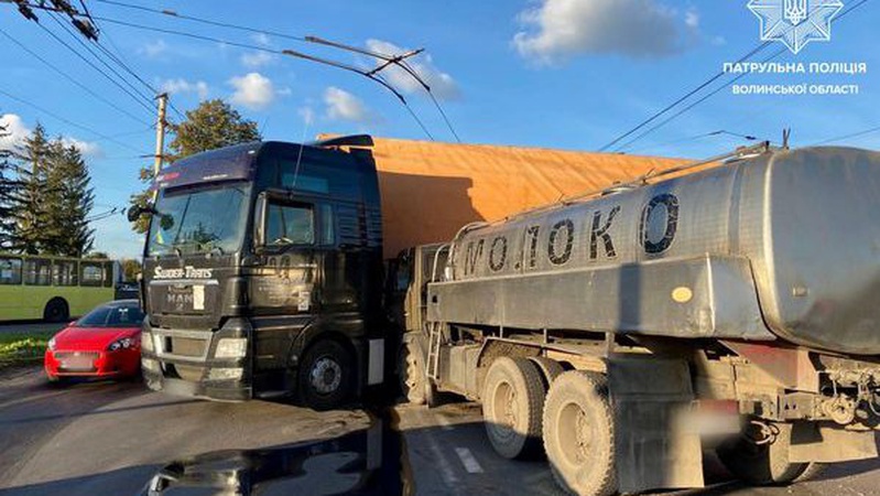 У Луцьку трапилася ДТП за участі двох вантажівок.ФОТО