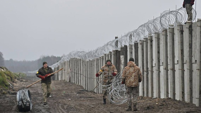 На Волині священники долучаються до будівництва стіни на кордоні з білоруссю