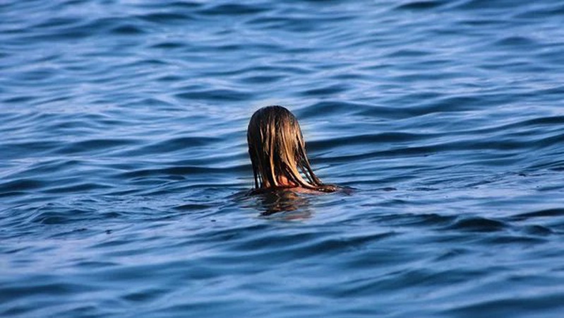 Вдалося реанімувати: в озері на Волині тонула 47-річна жінка
