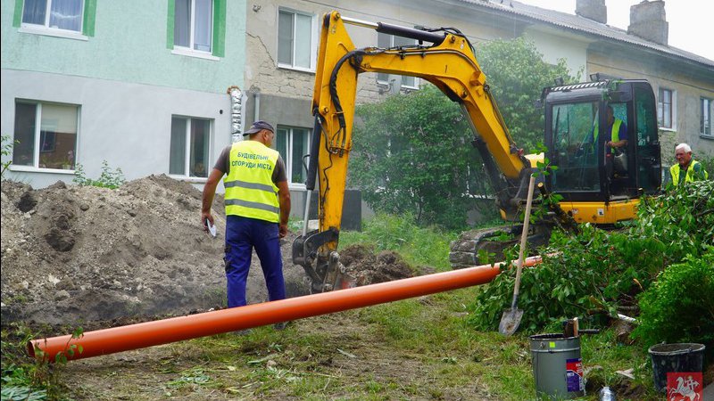 У Володимирі на вулиці Академіка Глушкова розпочалися роботи з каналізування