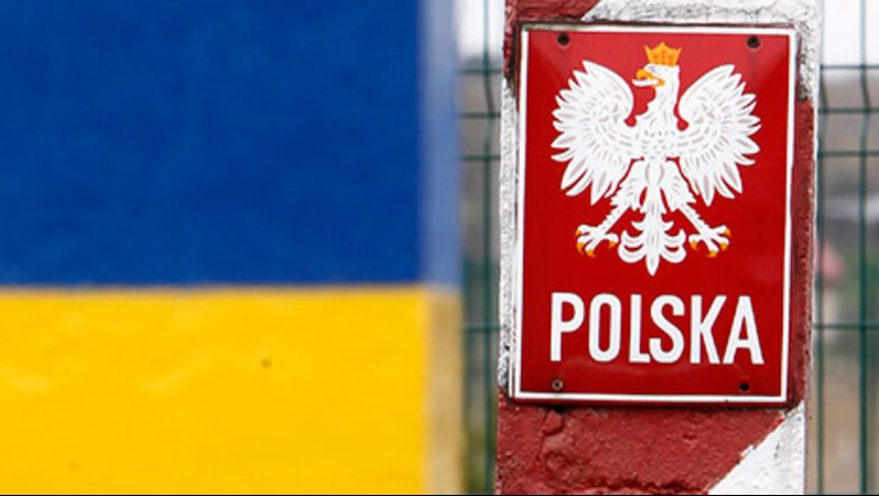 Україна і Польща домовились про бездозвільний проїзд вантажівок з паливом