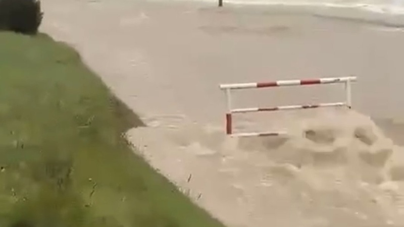 У місті в Польщі прорвало дамбу, місто йде під воду, - ЗМІ. ФОТО