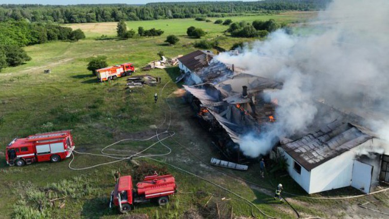 У Луцькому районі горів столярний цех. ФОТО