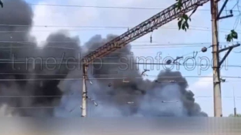 У Криму безпілотники атакували нафтобазу й аеродром, на місці велика пожежа - ЗМІ