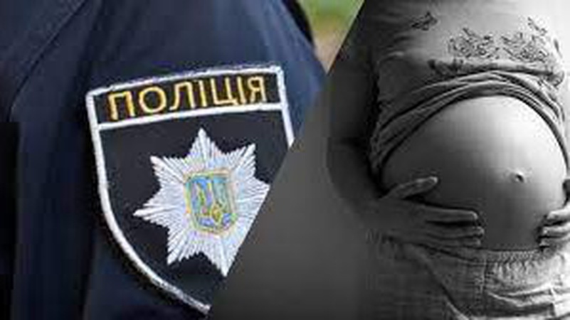 Ледве не народила в авто: волинські патрульні доправили вагітну в пологовий