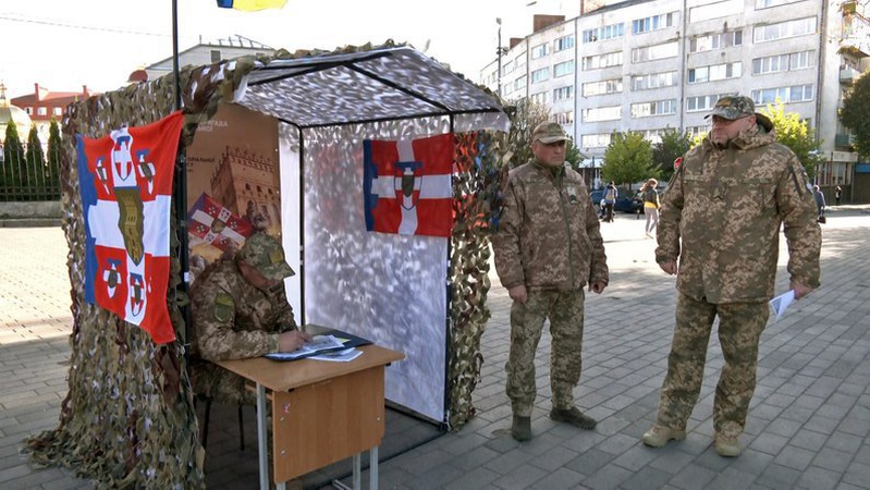 У Луцьку розповідали про набір у Волинську бригаду ТрО