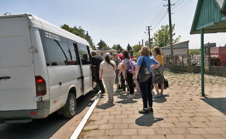 Годину-дві чекають маршрутку: у дачників поблизу Луцька – проблема з доїздом. ВІДЕО