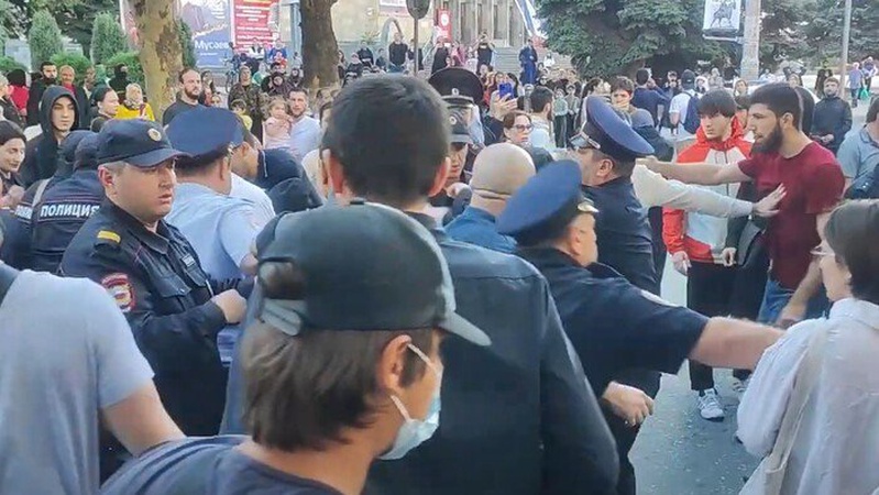 Протести стають жорсткішими: як дагестанці чинять опір посіпакам Путіна