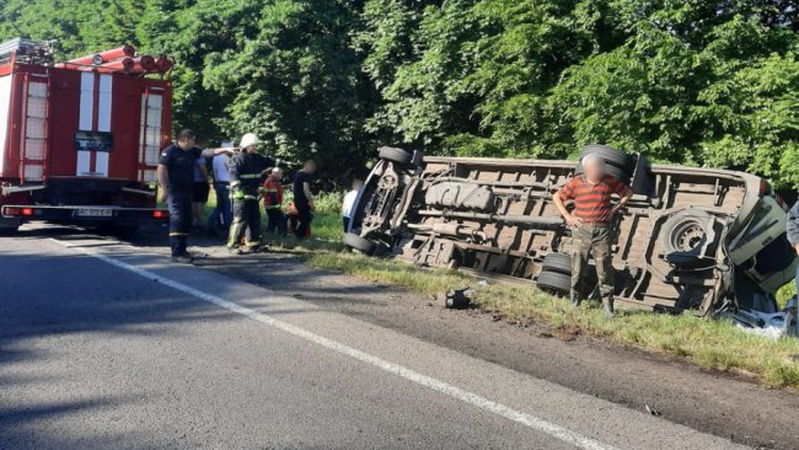 На Волині вантажівка врізалась у маршрутку, постраждали 13 людей: подробиці ДТП