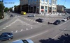 У центрі Луцька аварія за участю мотоцикліста та водія таксі: відео зіткнення