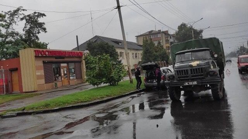 У Луцьку сталося дві аварії: серед учасників ДТП військовий автомобіль
