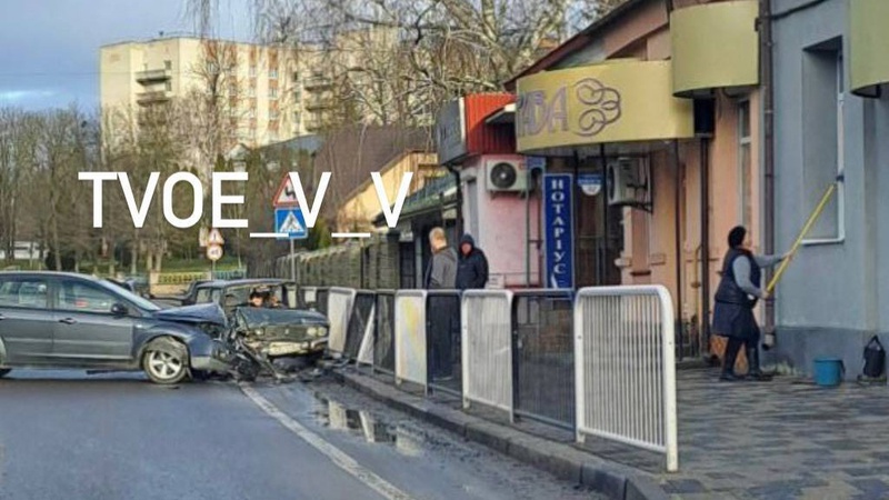 ДТП у Володимирі: на вулиці Устилузькій зіткнулися дві автівки