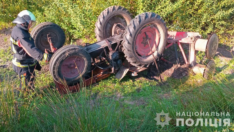 На Волині п'яний тракторист перекинувся на тракторі