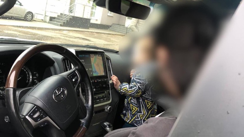 У Луцьку покарали водійку, яка перевозила дитину на передньому сидінні й без автокрісла