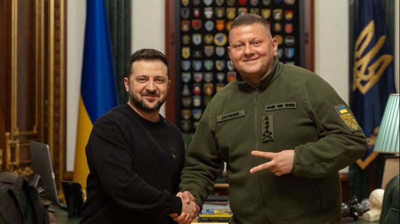 Зеленський зустрівся із Залужним: головнокомандувач ЗСУ йде з посади