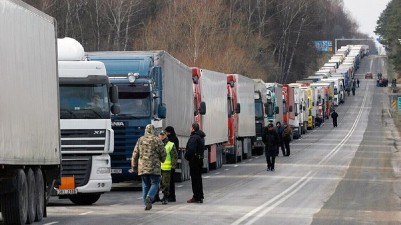 Єврокомісія може запровадити санкції проти Польщі через блокаду кордону