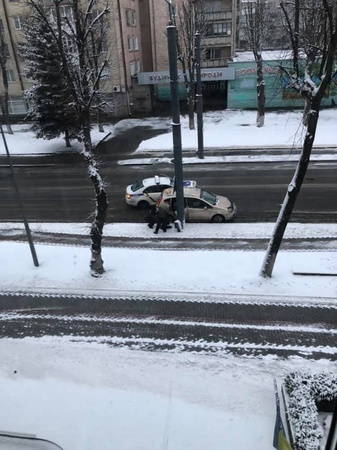 ДТП у Луцьку: патрульні, які в’їхали в таксі, проігнорували травми дівчини
