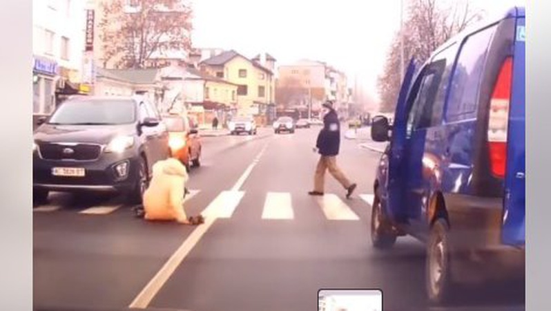 У Володимирі автомобіль збив жінку на переході. ВІДЕО