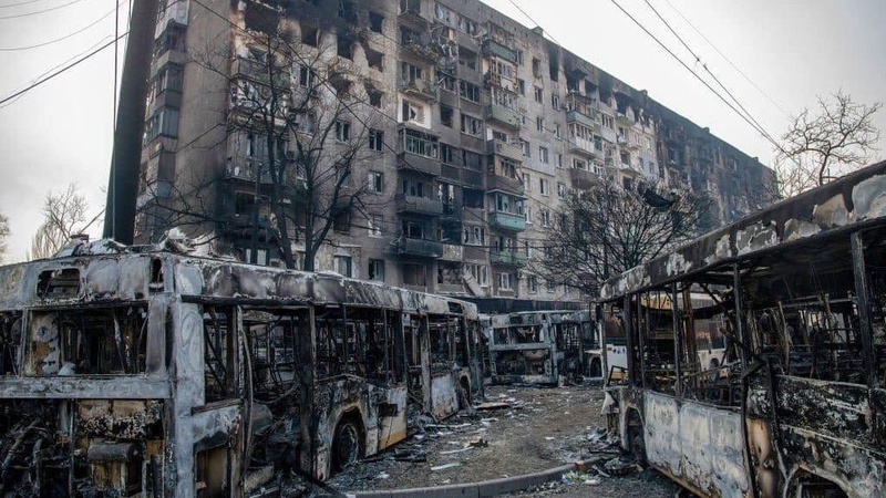 «Азов» опублікував жахливе відео із Маріуполя: тіла загиблих на вулицях та постійні обстріли