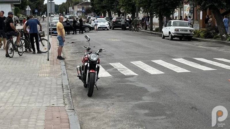 У Рожищі мотоцикліст збив на «зебрі» жінку. ВІДЕО