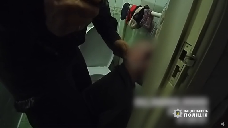 Лучанин, якого спіймали на домашньому насильстві, намагався повіситися в туалеті
