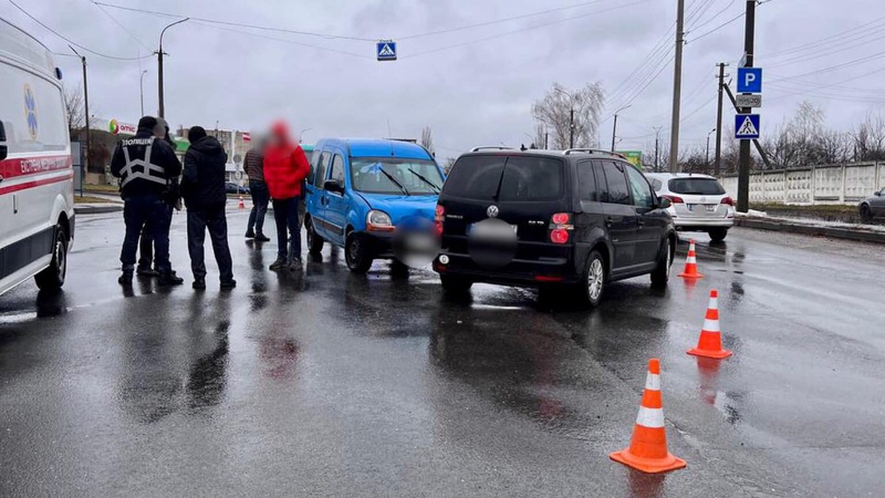 У Луцьку ДТП на Дубнівській: Volkswagen зіткнувся з Renault